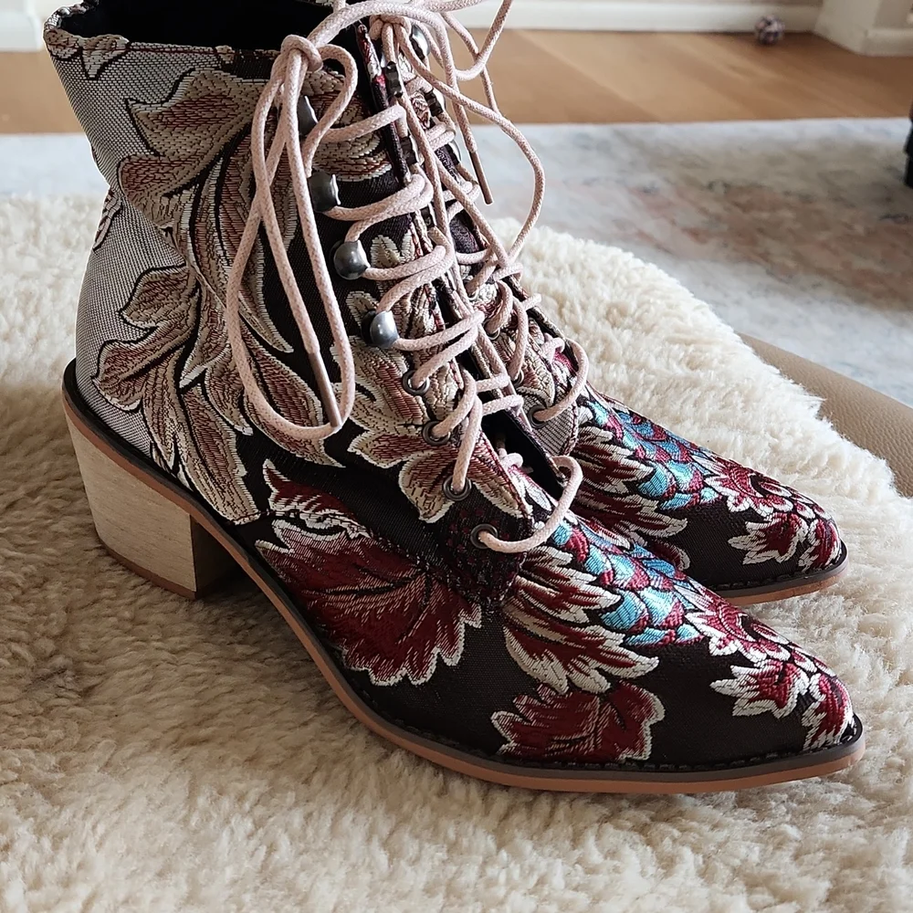 Fabulous NWOT Floral Tapestry Lace Up Cowgirl Western Boho Ankle Boots π’ π€π - Picture 13 of 16